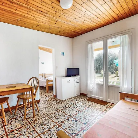 Amazing Home In Saint-Savinien Holiday home *