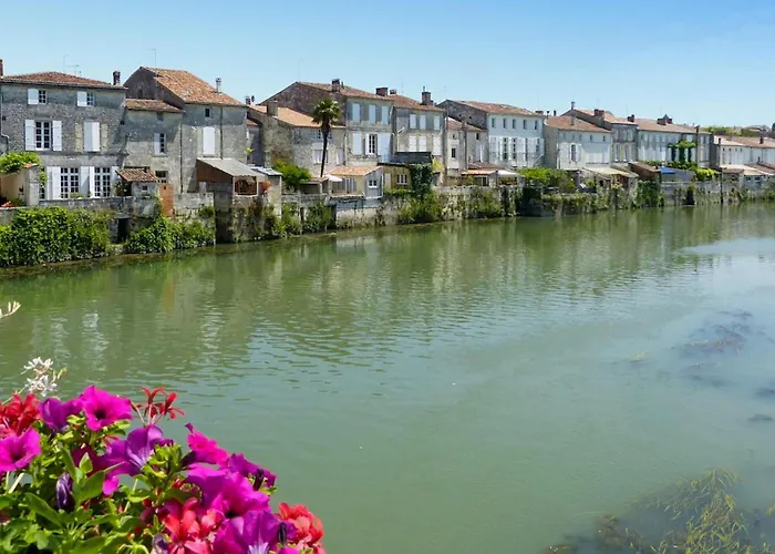 펜션 Pet Friendly In Saint-Savinien